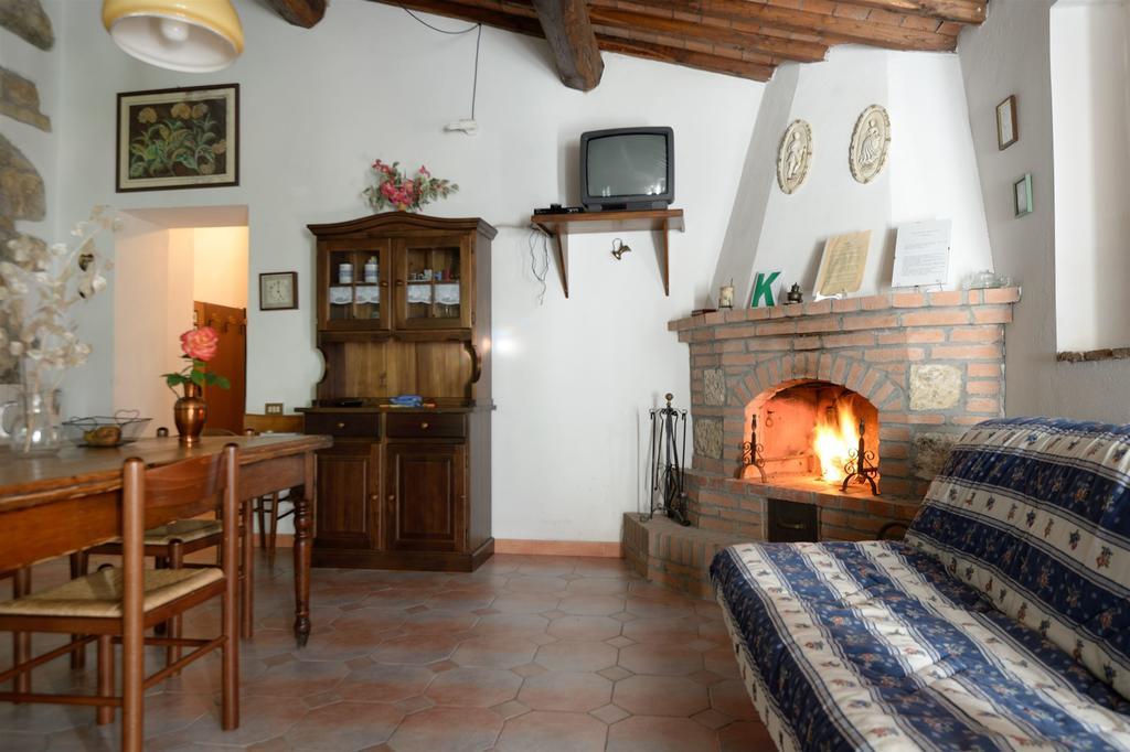 Agriturismo Le Cerinaie Castelnuovo di Val di Cecina Exterior foto